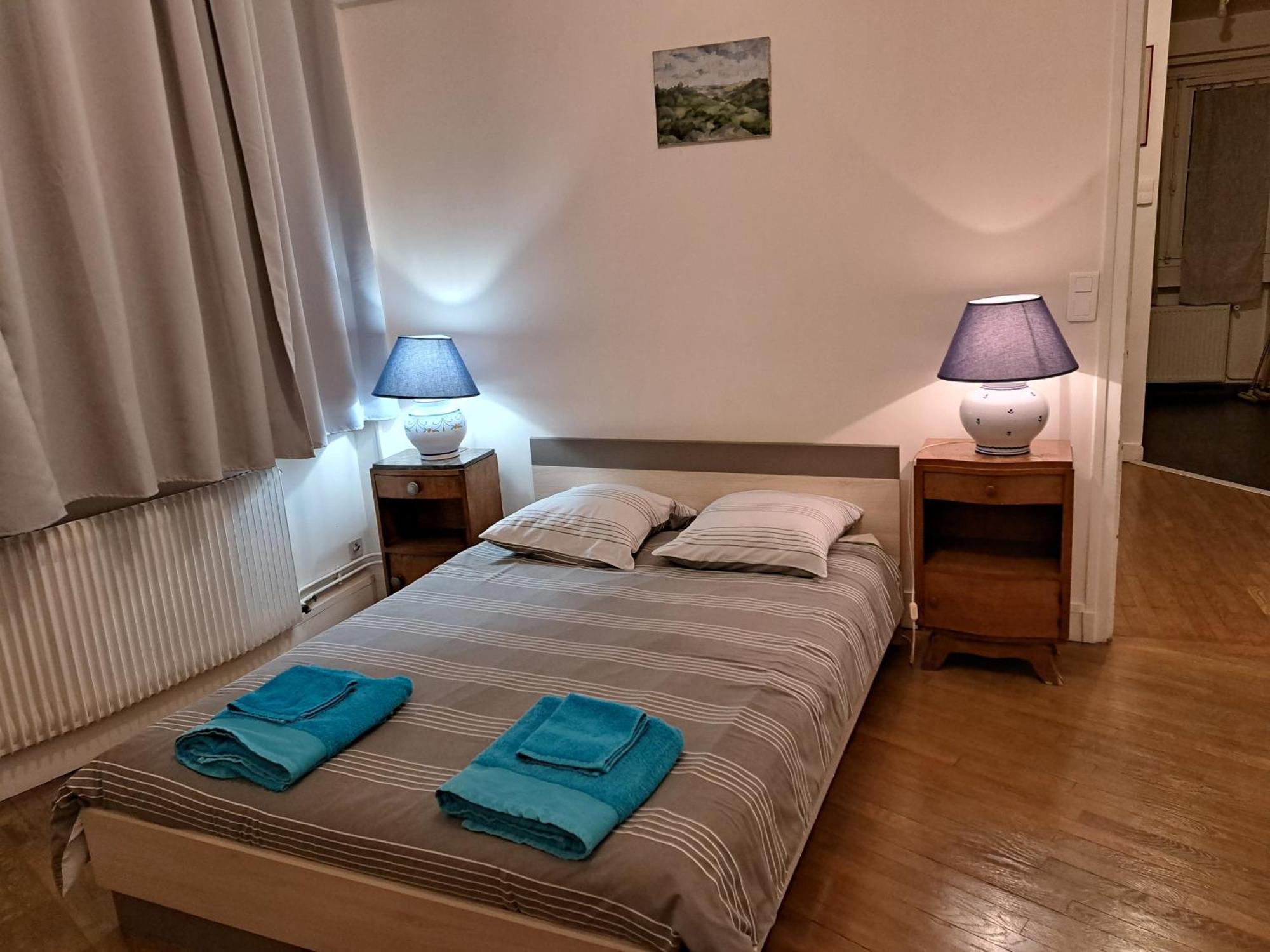 Charmant Appartement Au Pied Du Chateau Gien Exterior foto